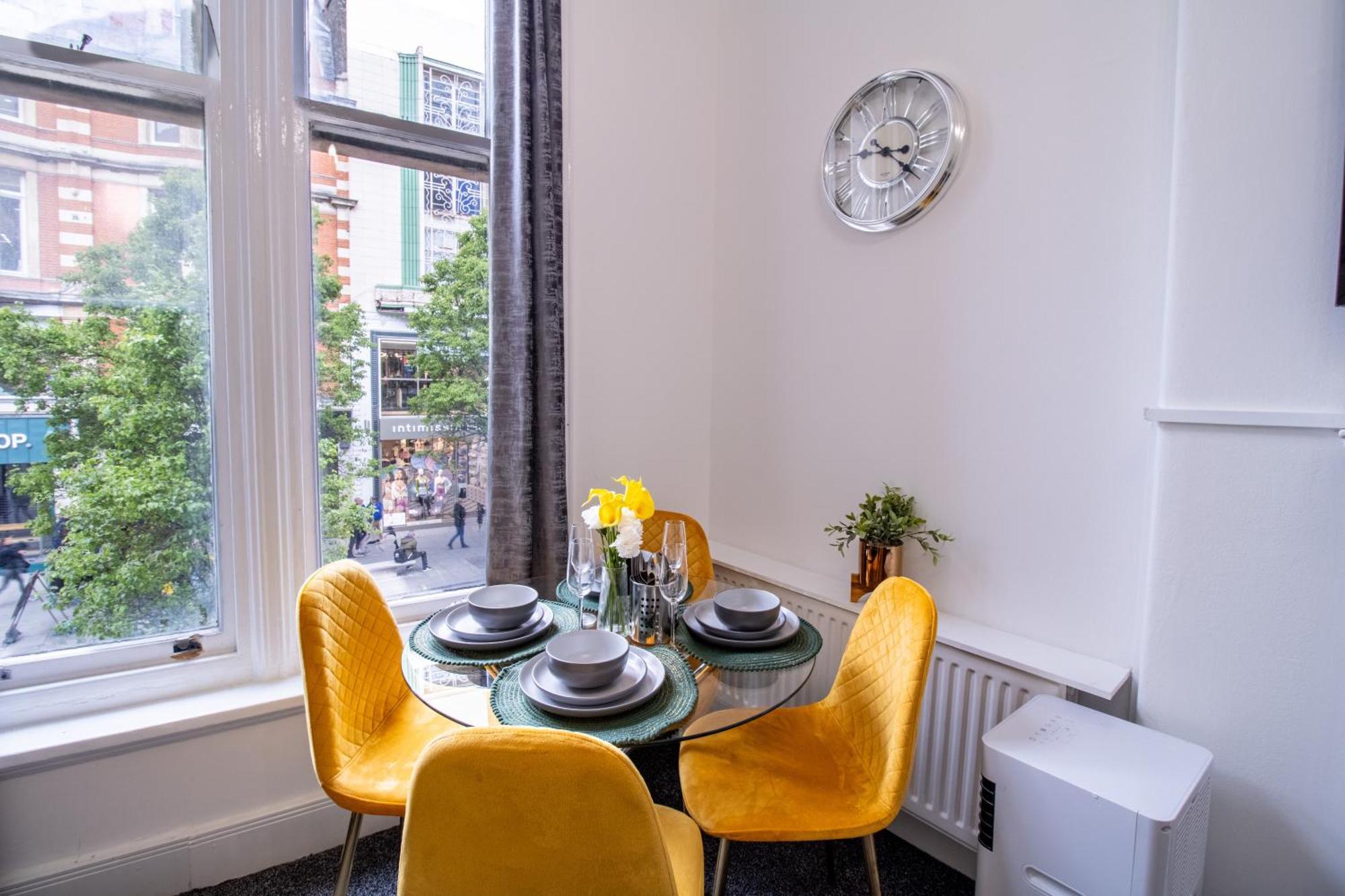 Luxurious Apartments On Oxford Street London Exterior photo